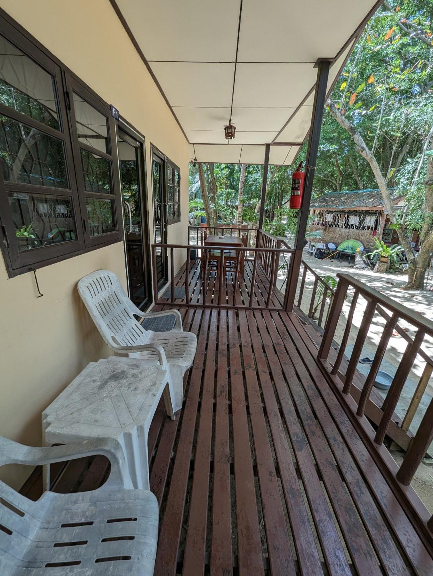 Moonhut Hotel 2*